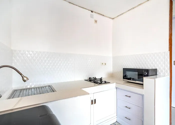Lumturi House - Centrally Located Konukevi 3*