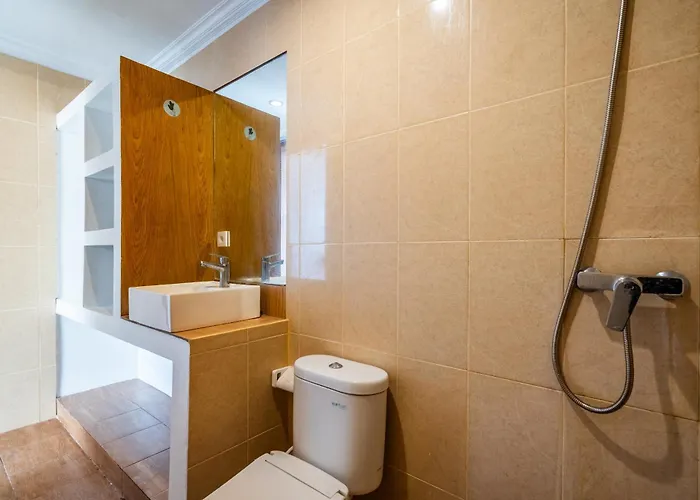 Lumturi House - Centrally Located 3*